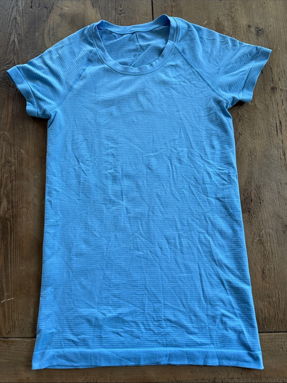 Ladies lululemon Short-Sleeve Performance Tee - Light Blue sz 4